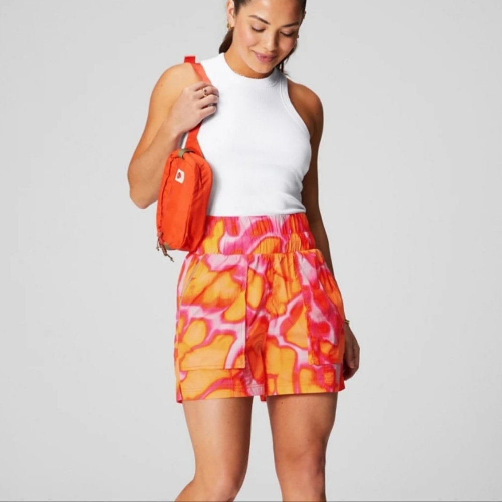 Fabletics Ultra Hi-Waisted Piped Nylon Short Sz M NWT